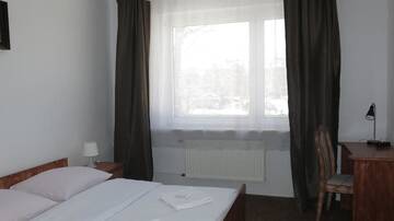 Фото номера Стандартный номер с кроватью размера &quot;king-size&quot; Отель Hotel Olimpijski г. Тарновске-Гуры 24