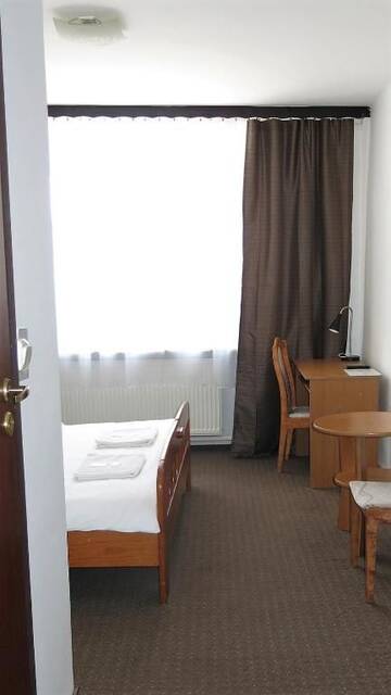 Фото номера Стандартный номер с кроватью размера &quot;king-size&quot; Отель Hotel Olimpijski г. Тарновске-Гуры 22