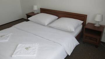 Фото номера Стандартный номер с кроватью размера &quot;king-size&quot; Отель Hotel Olimpijski г. Тарновске-Гуры 32
