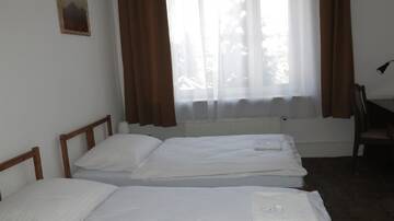 Фото номера Стандартный двухместный номер с 2 отдельными кроватями Отель Hotel Olimpijski г. Тарновске-Гуры 4