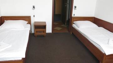 Фото номера Трехместный номер Отель Hotel Olimpijski г. Тарновске-Гуры 2