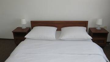 Фото номера Стандартный номер с кроватью размера &quot;king-size&quot; Отель Hotel Olimpijski г. Тарновске-Гуры 15