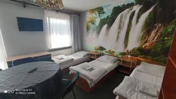Фото номера Семейный номер Отель Motel DRABEK г. Тарновске-Гуры 3