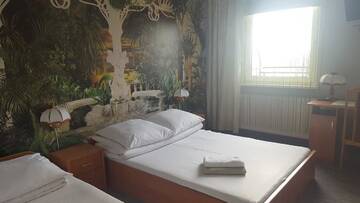 Фото номера Семейный номер с ванной комнатой Отель Motel DRABEK г. Тарновске-Гуры 3